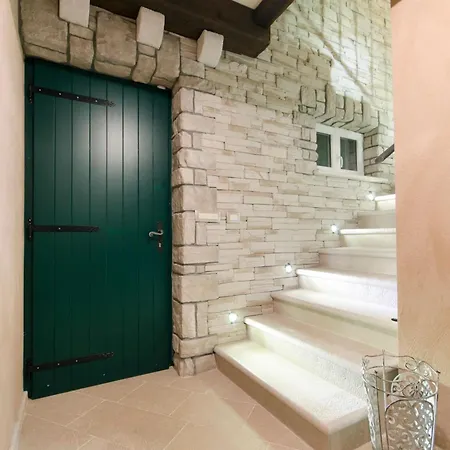 Ferienhaeuser In Villa Makarska