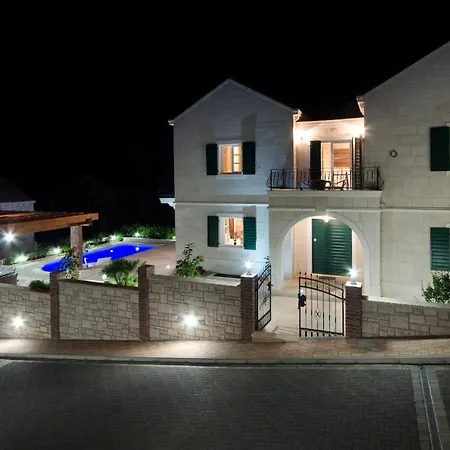 Ferienhaeuser In * Makarska