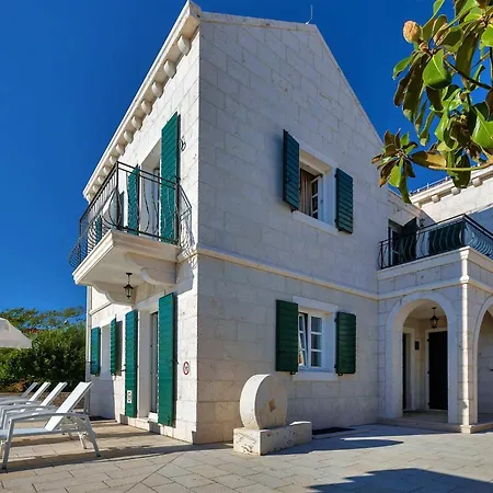 Ferienhaeuser In Makarska