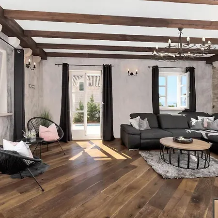 빌라 Ferienhaeuser In *