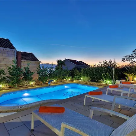 빌라 Ferienhaeuser In 마카르스카