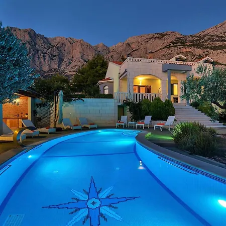 Ferienhaeuser In Villa Makarska