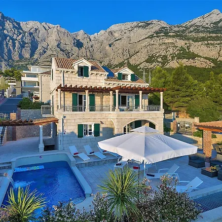 Ferienhaeuser In Villa Makarska