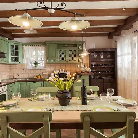 Ferienhaeuser In * 마카르스카