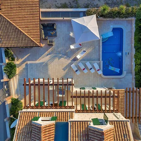 Ferienhaeuser In Villa Makarska