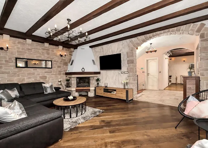 Ferienhaeuser In מאקרסקה