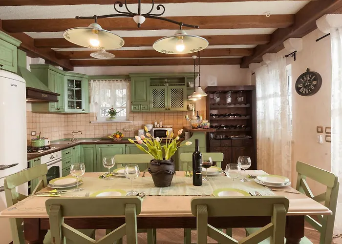 Ferienhaeuser In * Макарська