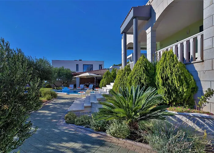 Ferienhaeuser In Villa Makarska