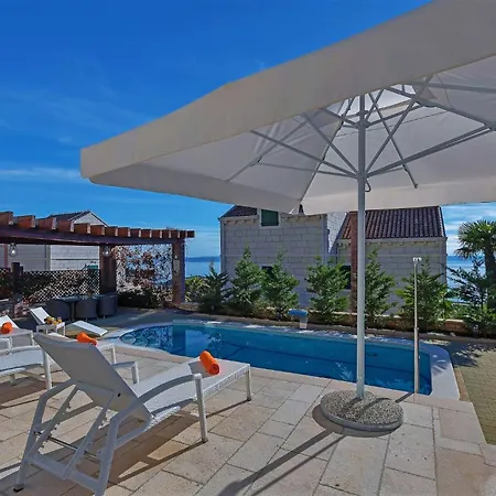 Ferienhaeuser In Villa Makarska