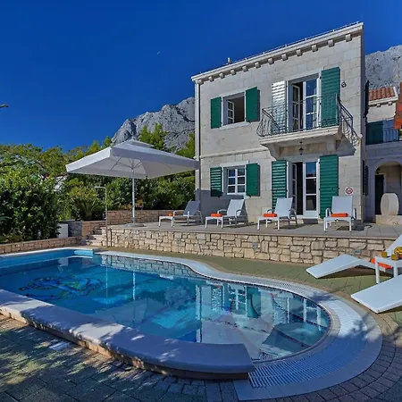 Ferienhaeuser In Villa Makarska