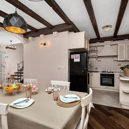 Villa Ferienhaeuser In Makarska