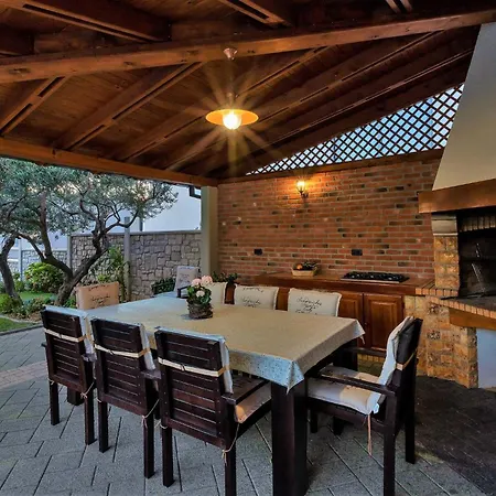 Ferienhaeuser In Villa Makarska