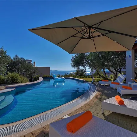 Villa Ferienhaeuser In Makarska