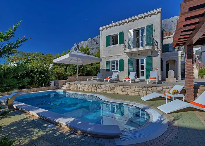 Ferienhaeuser In Villa Makarska