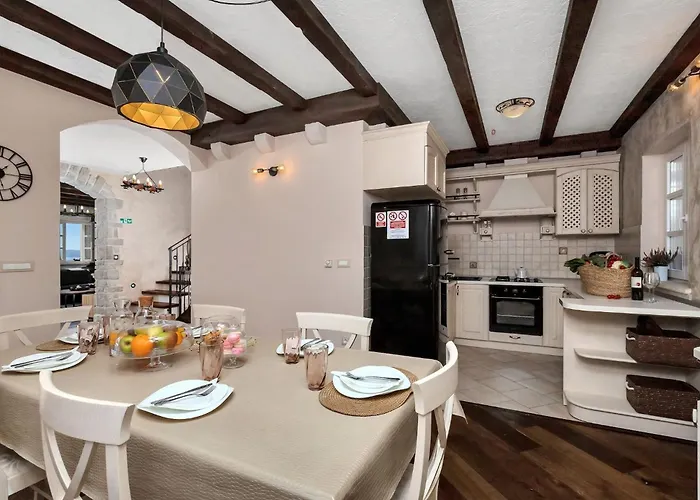 Villa Ferienhaeuser In Makarska