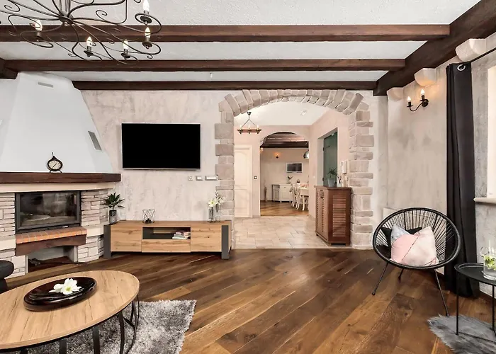 Villa Ferienhaeuser In Makarska