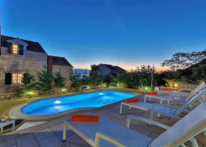 Villa Ferienhaeuser In Makarska